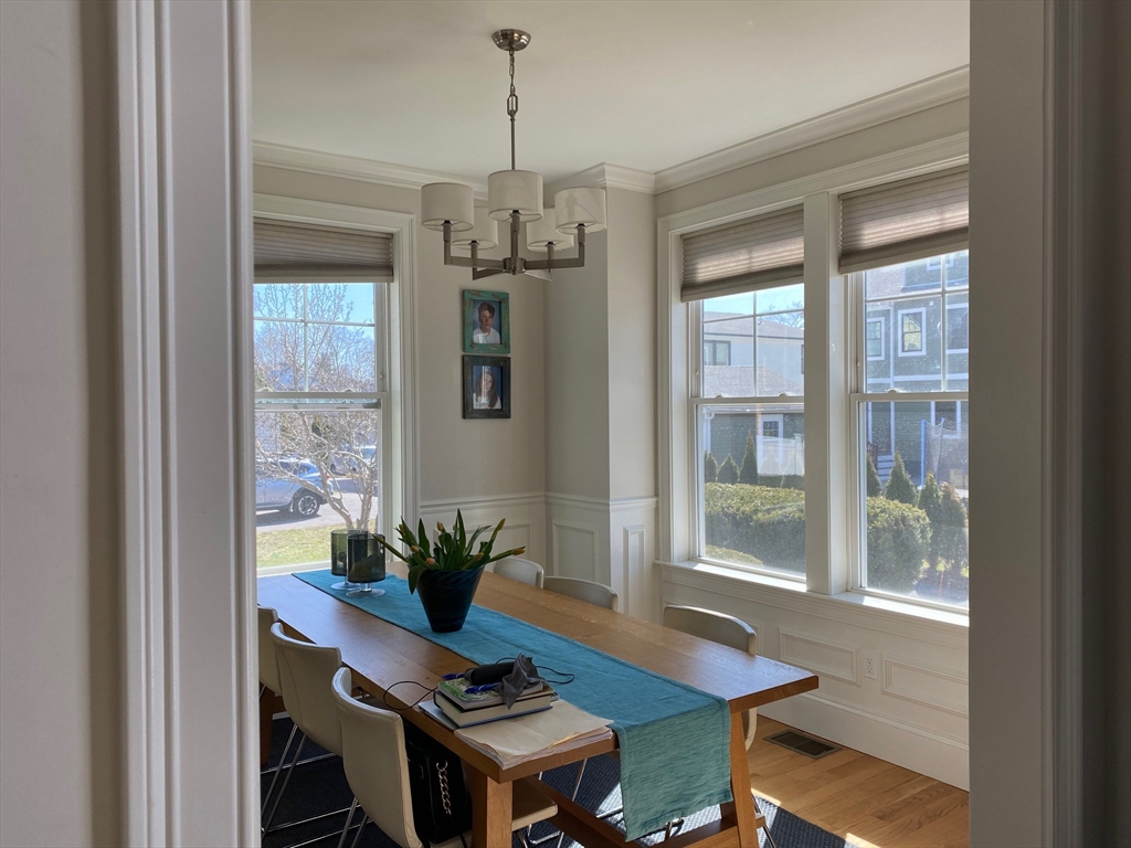 896 Chestnut Street, Unit 896 Waban, MA 02468 - Photo 4 of 17