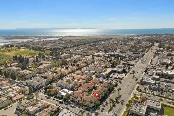 $775,000 | 5142 Warner Avenue, Unit 209, Huntington Beach, CA 92649