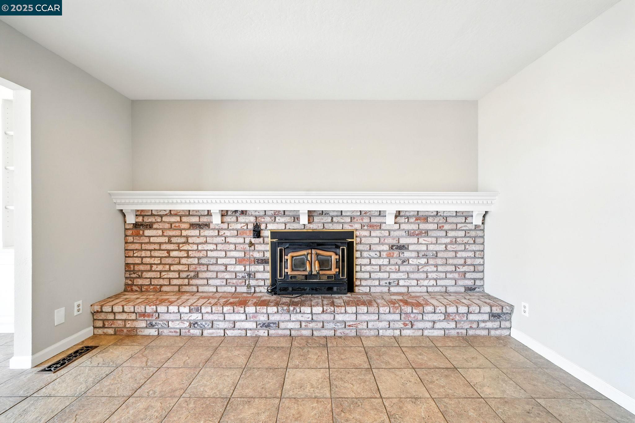 267 Duperu Drive Crockett, CA 94525 - Photo 20 of 50 a view of an empty room