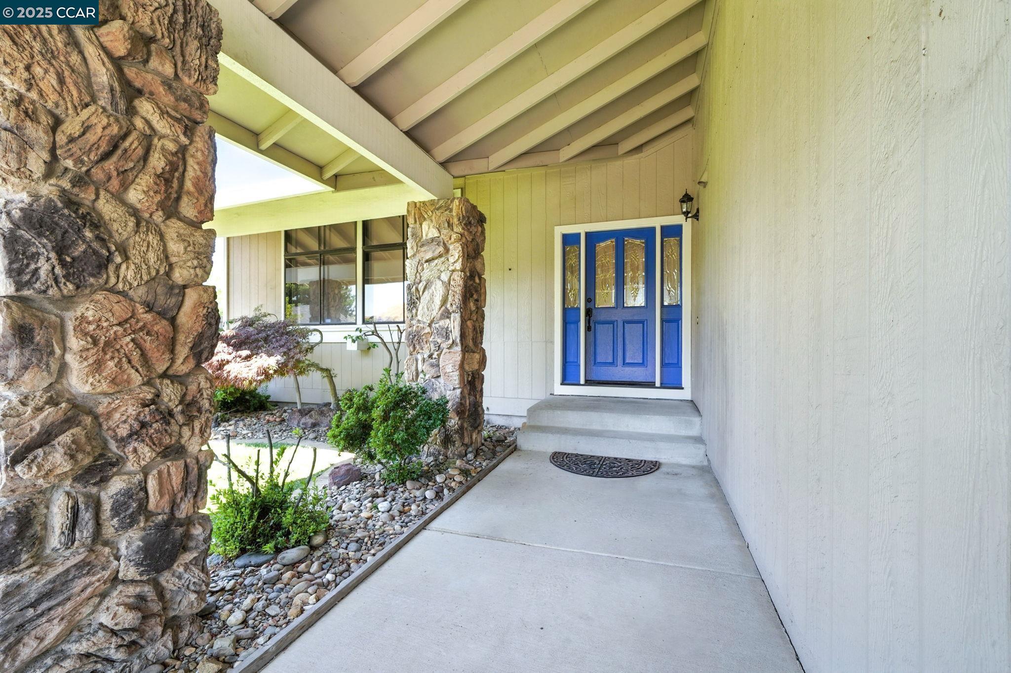 267 Duperu Drive Crockett, CA 94525 - Photo 5 of 50 a front view of a house with garden