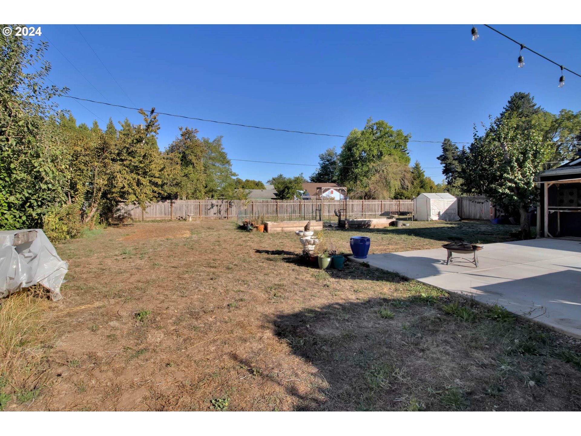 3455 Concord Street Eugene, OR 97402 - Photo 39 of 47 a backyard of a house with table and chairs