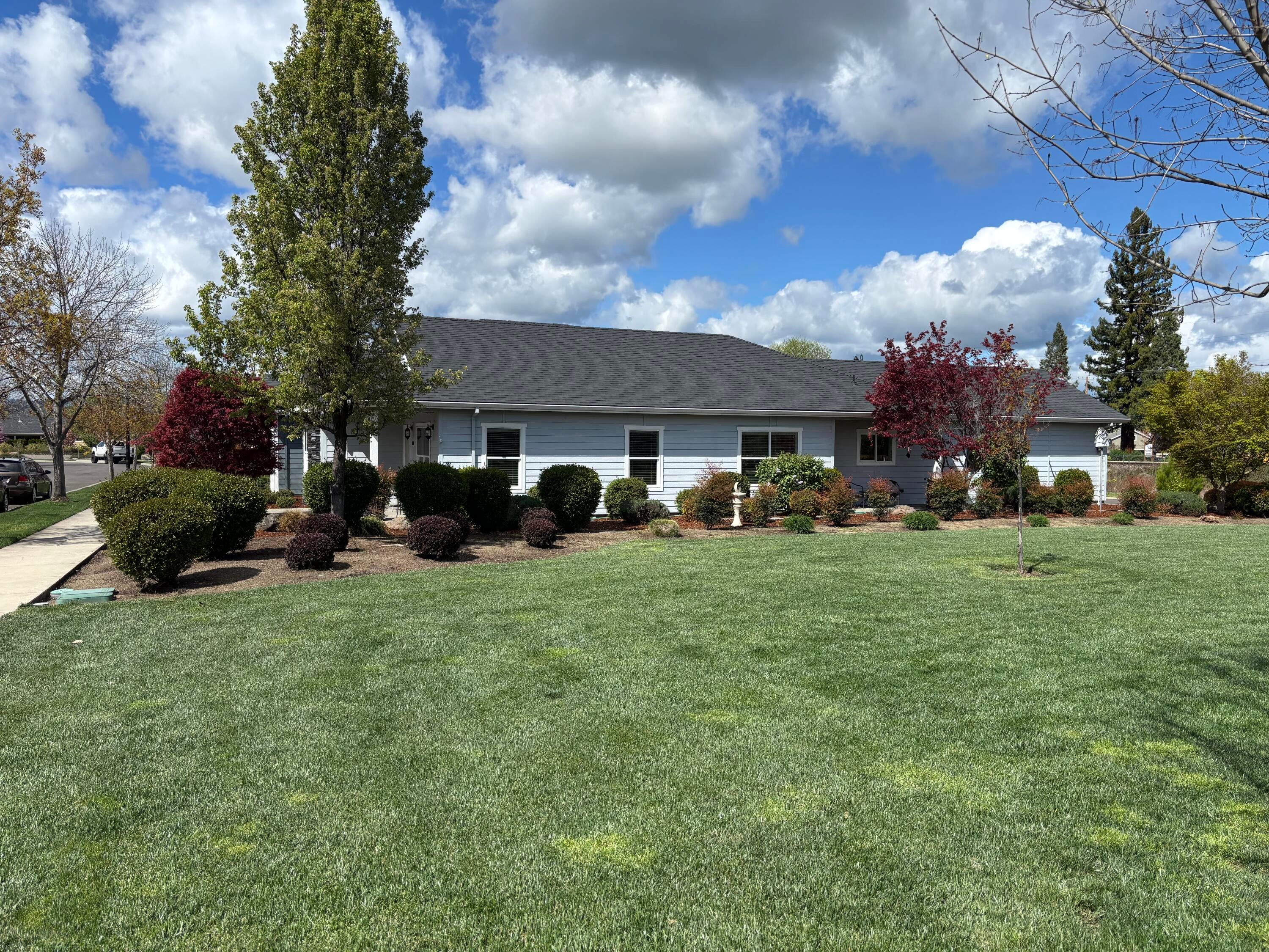1160 Boulder Ridge Street Central Point, OR 97502 - Photo 19 of 21 IMG_2116