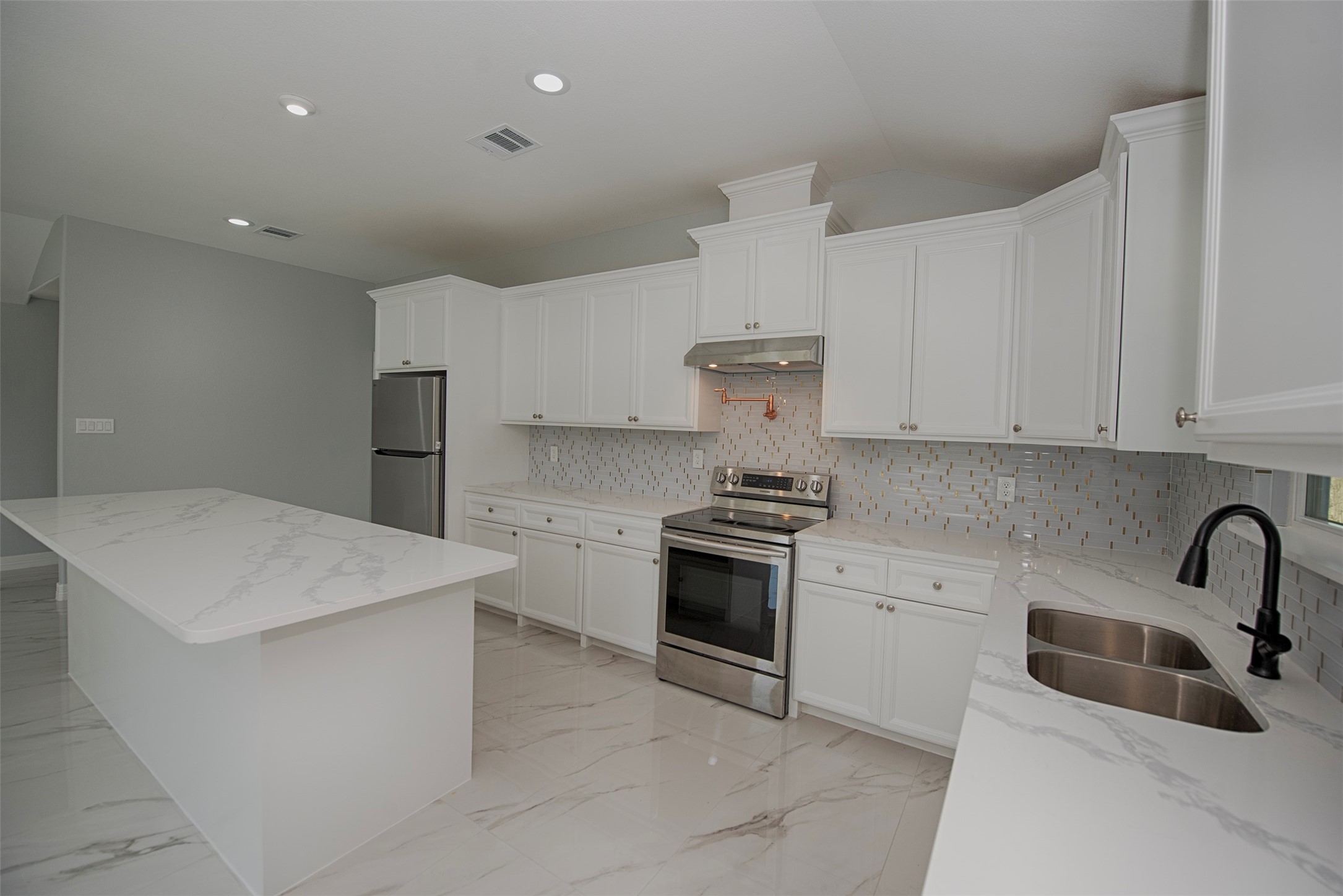 13235 Rampchester Lane Houston, TX 77015 - Photo 11 of 41 a kitchen that has a sink and a stove