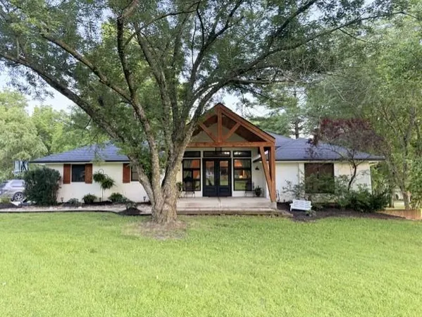 $585,000 | 13901 Leavenworth Road, Basehor, KS 66007