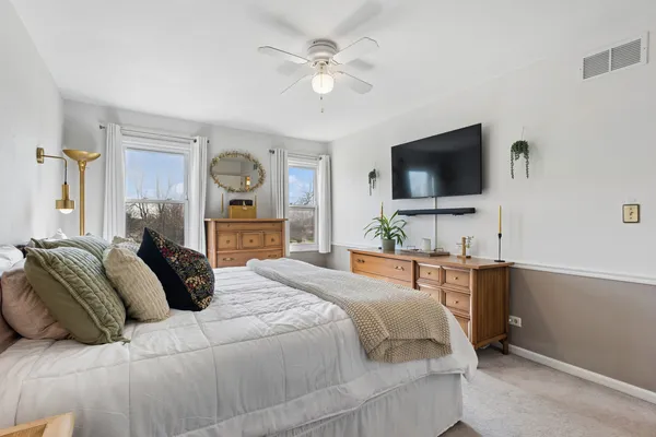 $299,900 | 2555 College Hill Circle, Schaumburg, IL 60173
