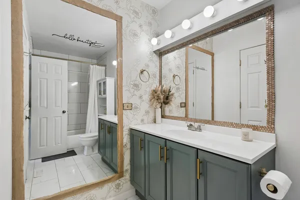 $299,900 | 2555 College Hill Circle, Schaumburg, IL 60173