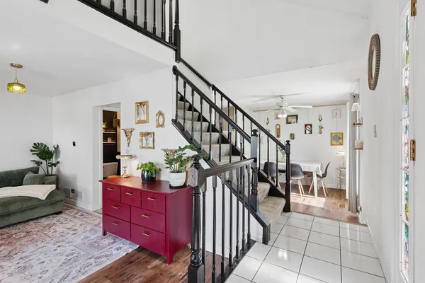 $299,900 | 2555 College Hill Circle, Schaumburg, IL 60173