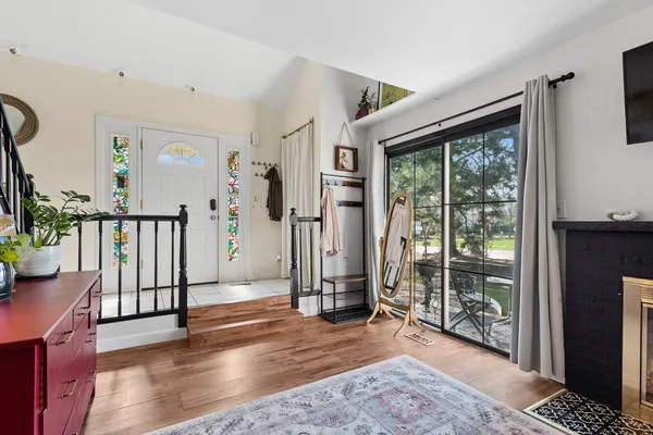 $299,900 | 2555 College Hill Circle, Schaumburg, IL 60173