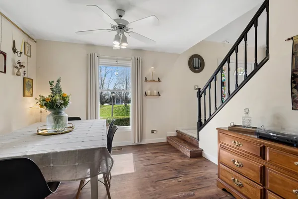 $299,900 | 2555 College Hill Circle, Schaumburg, IL 60173