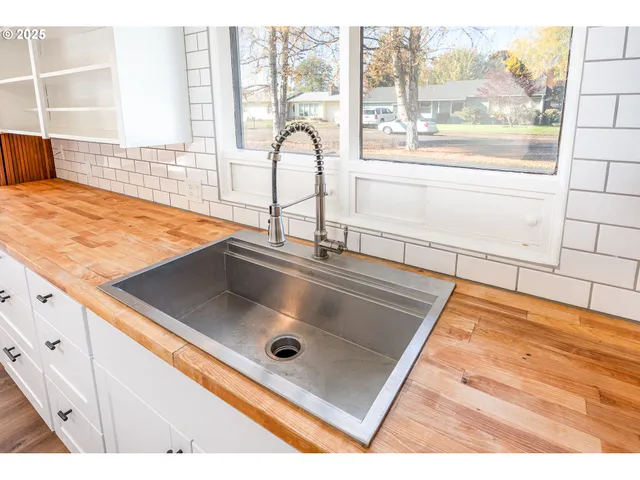 $410,000 | 1090 Nyssa Street, Junction City, OR 97448