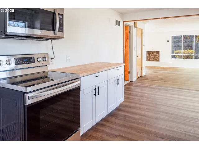 $410,000 | 1090 Nyssa Street, Junction City, OR 97448