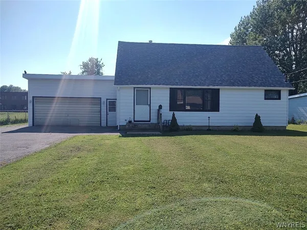 $249,900 | 8 Allen Street, Evans, NY 14006