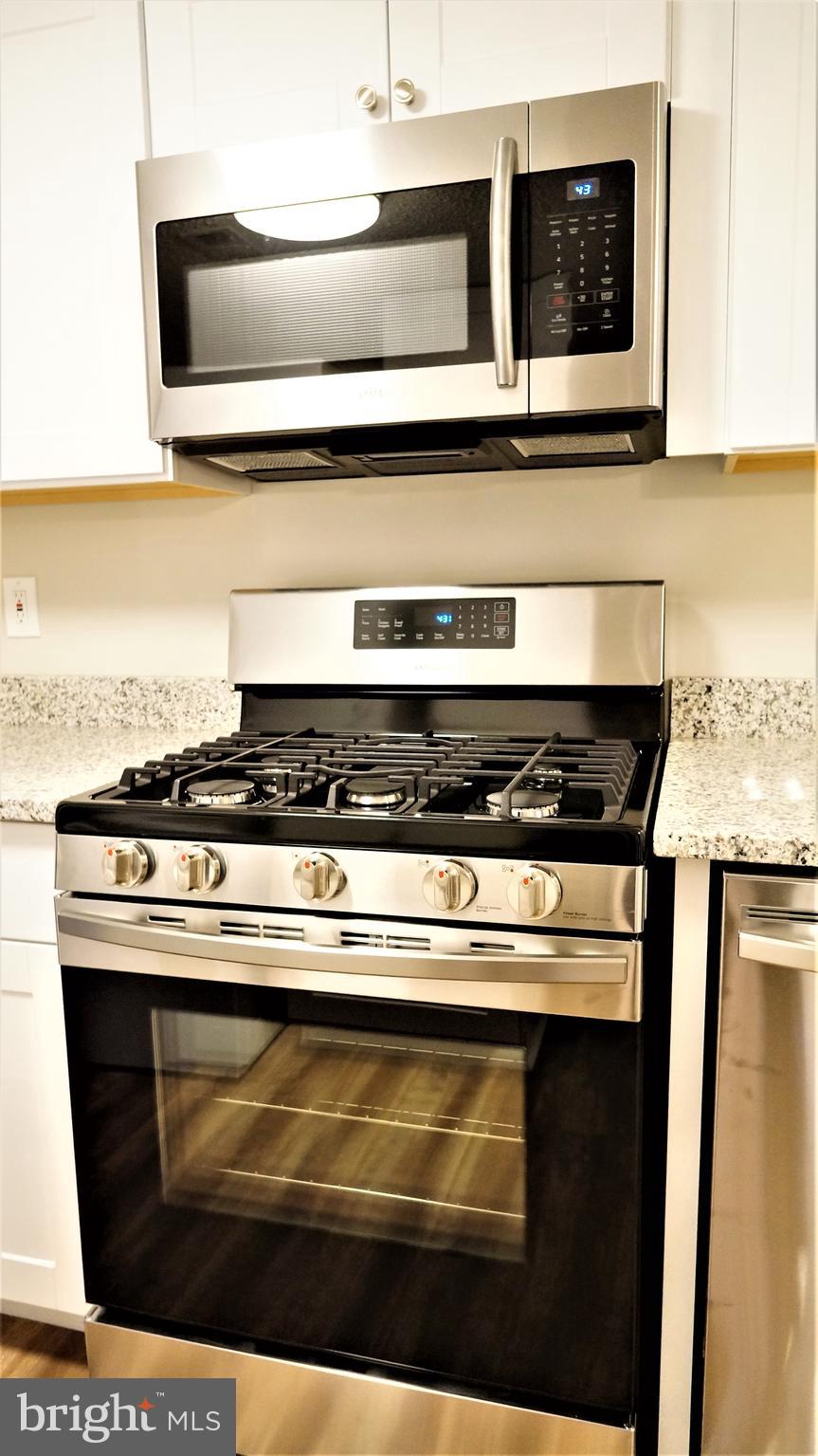 11818 Breton Court, Unit 1A Reston, VA 20191 - Photo 25 of 38 a close view of stove and microwave