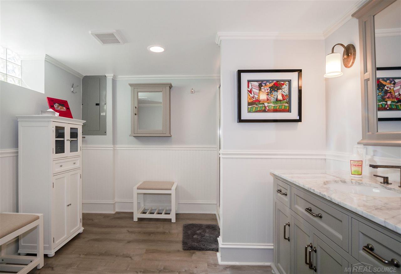 335 Merriweather Road Grosse Pointe, MI 48236 - Photo 28 of 36 50016234-27.JPG