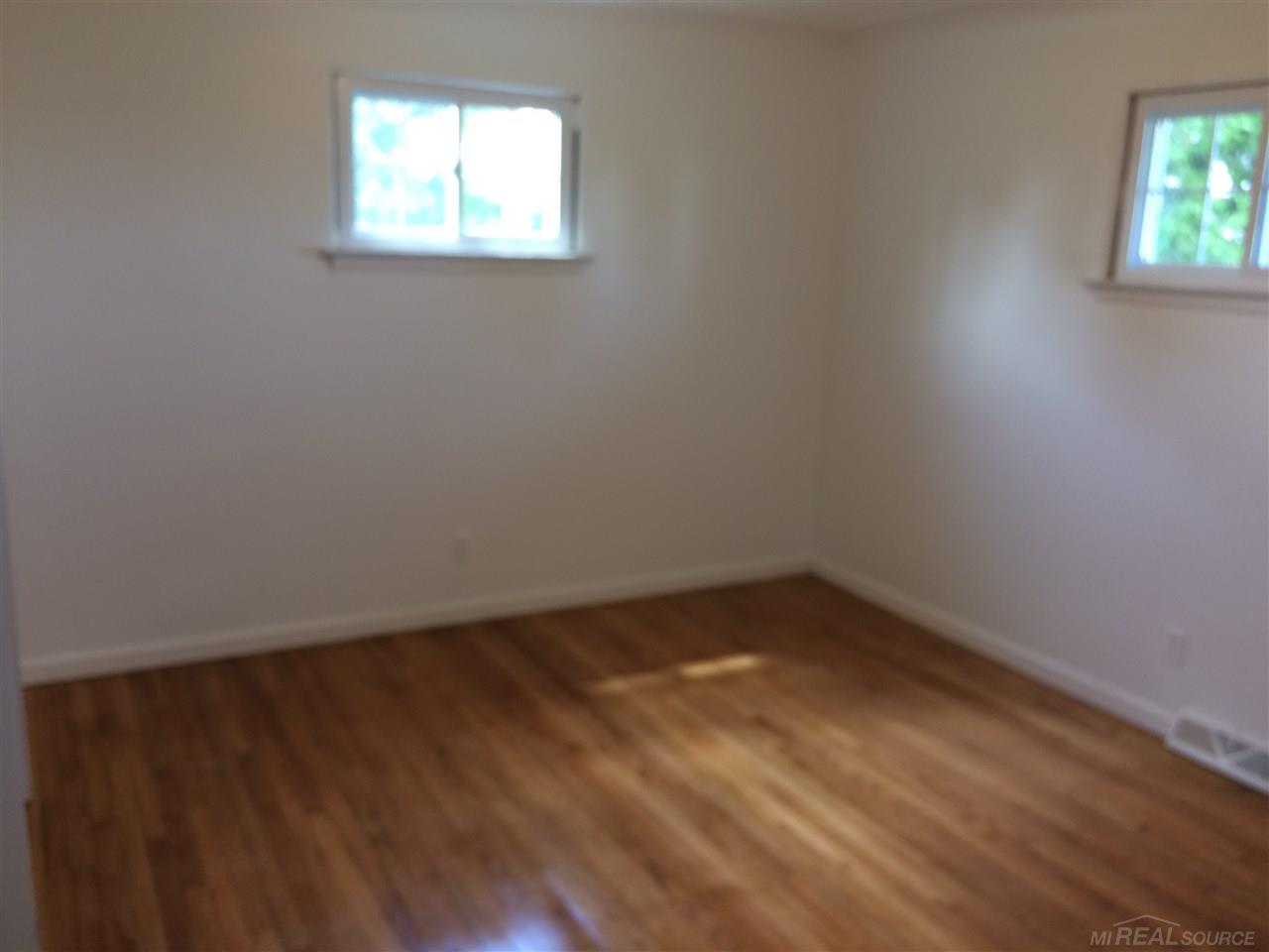 211 East Harrington Road Croswell, MI 48422 - Photo 6 of 17 31350665-5.JPG