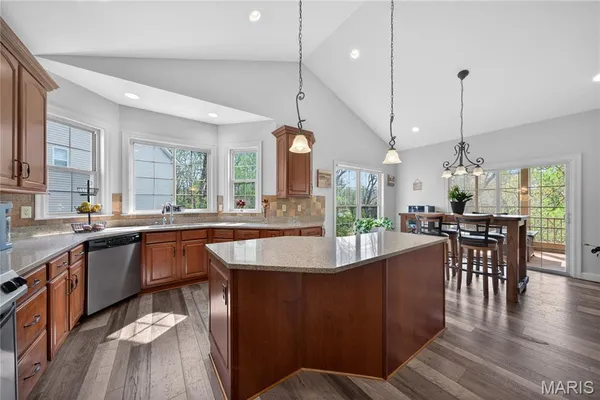 $749,900 | 16 Charlemagne Court, Lake St. Louis, MO 63367