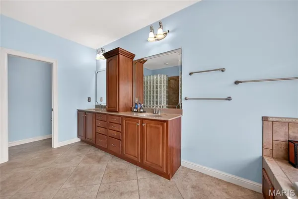 $749,900 | 16 Charlemagne Court, Lake St. Louis, MO 63367