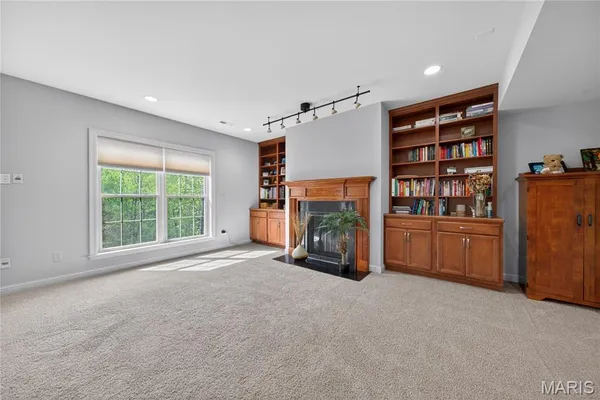 $749,900 | 16 Charlemagne Court, Lake St. Louis, MO 63367