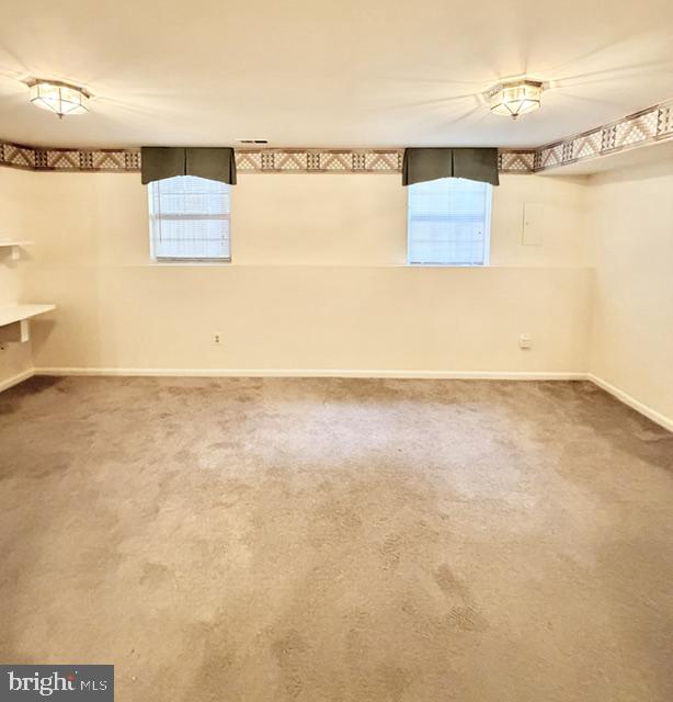 45572 Whitcomb Square Sterling, VA 20166 - Photo 27 of 32 Spacious, versatile room with natural light.