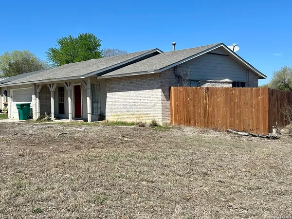 $1,575 | 104 North Meadow Street, Converse, TX 78109