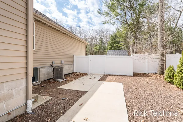 $514,900 | 2055 Rambling Oak Drive, Muskegon, MI 49445