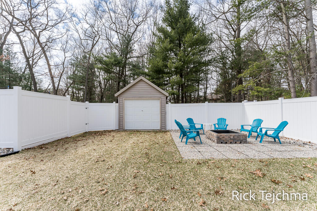 2055 Rambling Oak Drive Muskegon, MI 49445 - Photo 24 of 75 24
