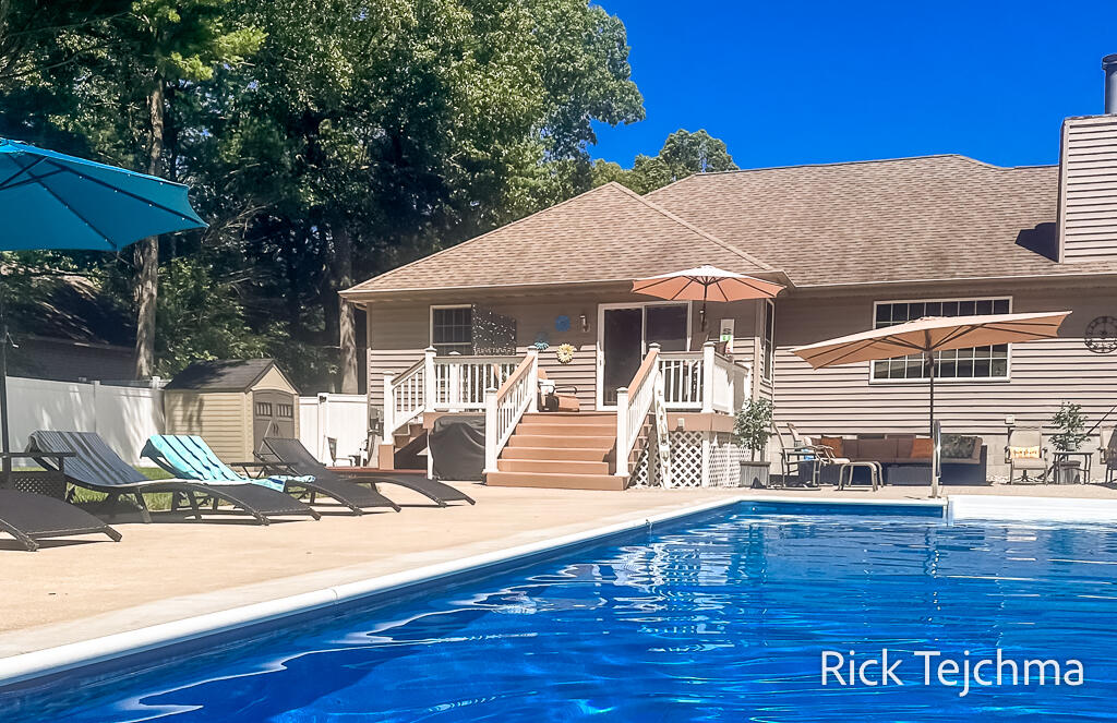 2055 Rambling Oak Drive Muskegon, MI 49445 - Photo 3 of 75 3