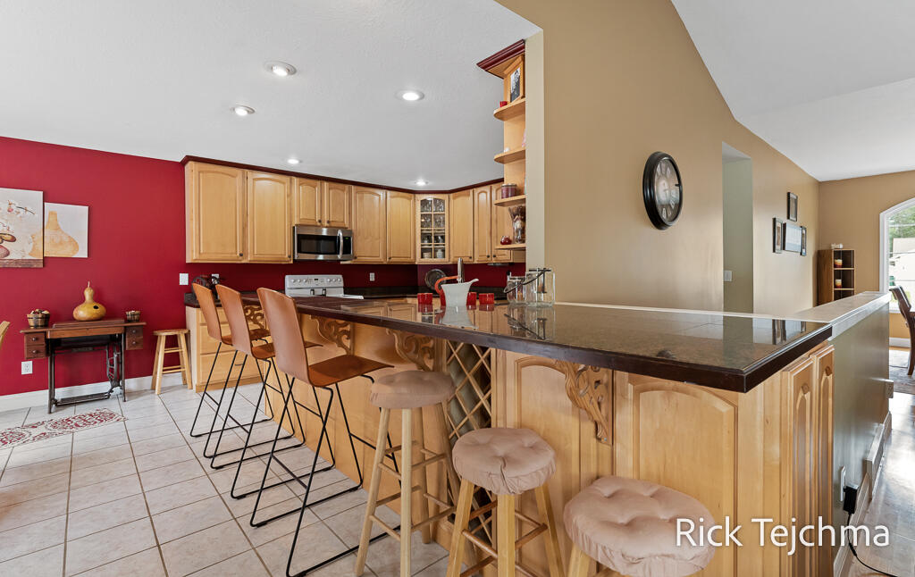 2055 Rambling Oak Drive Muskegon, MI 49445 - Photo 34 of 75 34