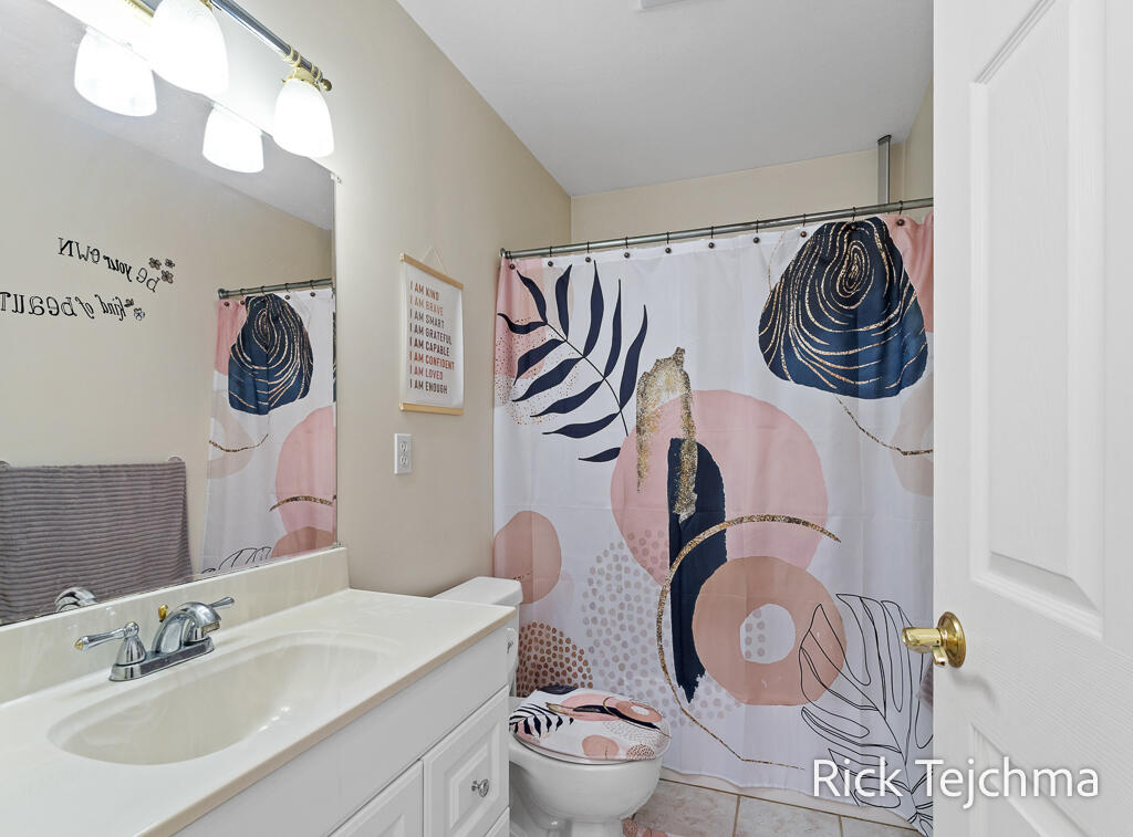 2055 Rambling Oak Drive Muskegon, MI 49445 - Photo 45 of 75 45