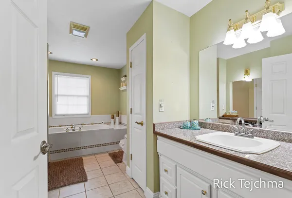 $514,900 | 2055 Rambling Oak Drive, Muskegon, MI 49445