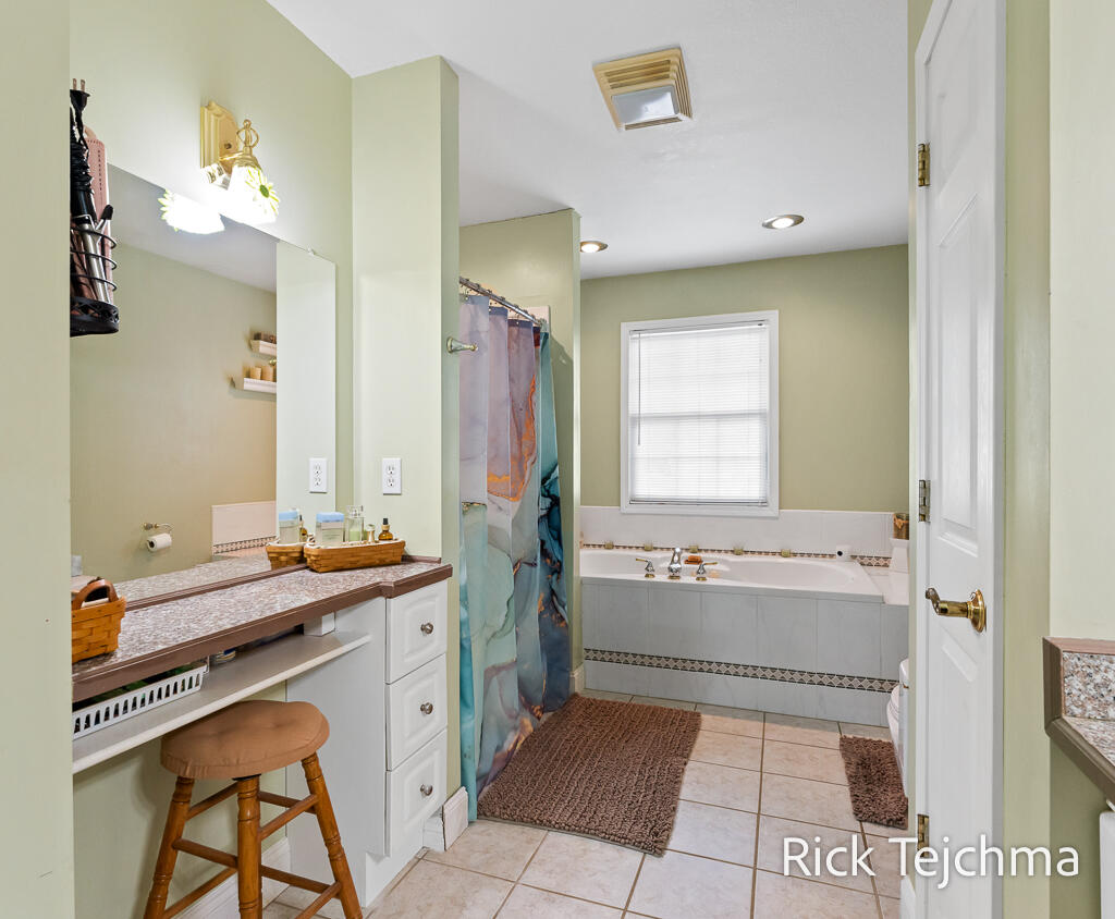 2055 Rambling Oak Drive Muskegon, MI 49445 - Photo 51 of 75 51