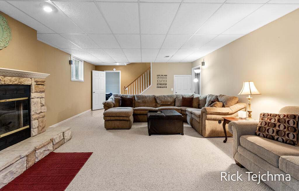 2055 Rambling Oak Drive Muskegon, MI 49445 - Photo 58 of 75 58