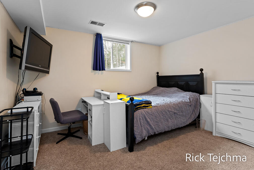 2055 Rambling Oak Drive Muskegon, MI 49445 - Photo 64 of 75 64