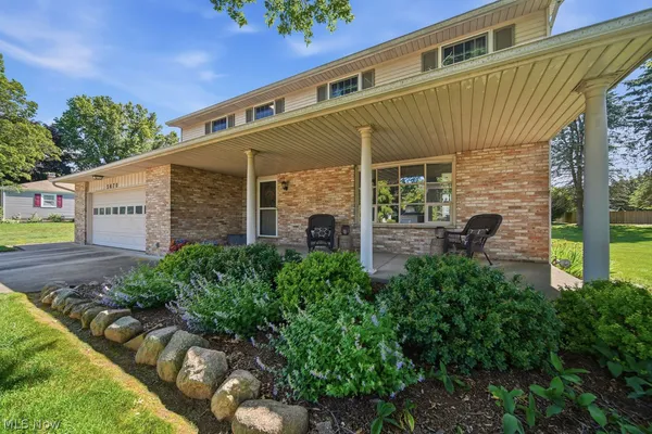 $368,900 | 5670 Vantage Hill Avenue Northwest, Massillon, OH 44646