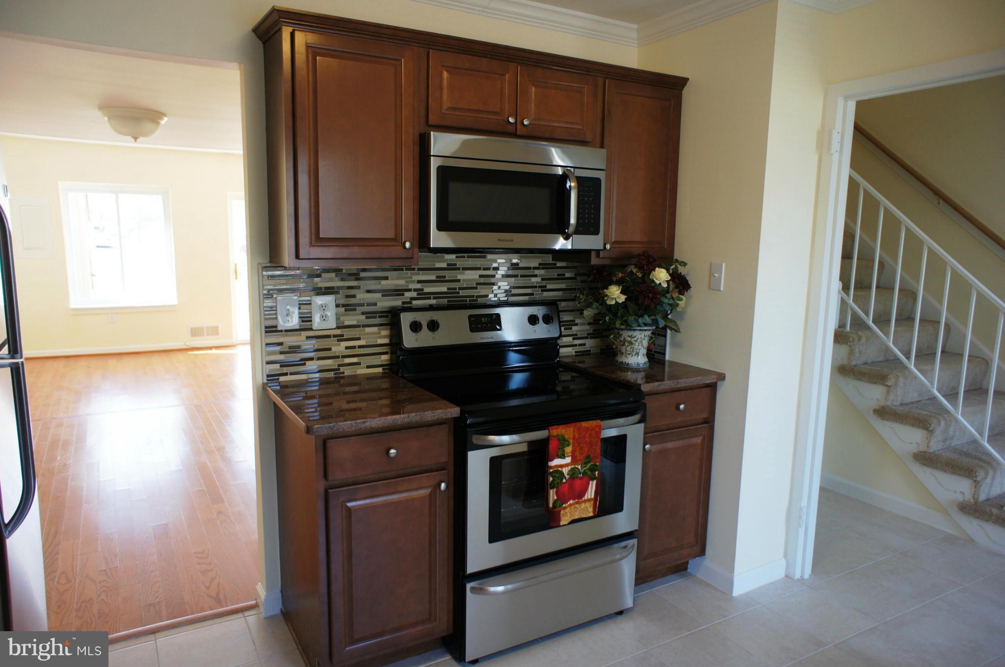 9609 Horizon Run Road, Unit 3E Gaithersburg, MD 20886 - Photo 5 of 18 Kitchen