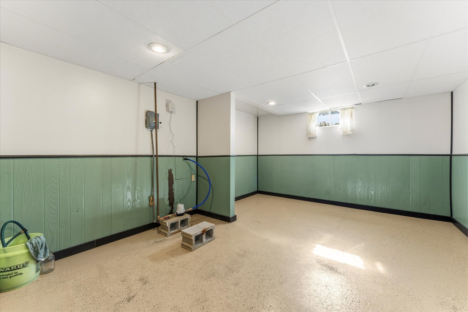 1101 McDougal Road Mahomet, IL 61853 - Photo 21 of 38 an empty room with a projector and windows