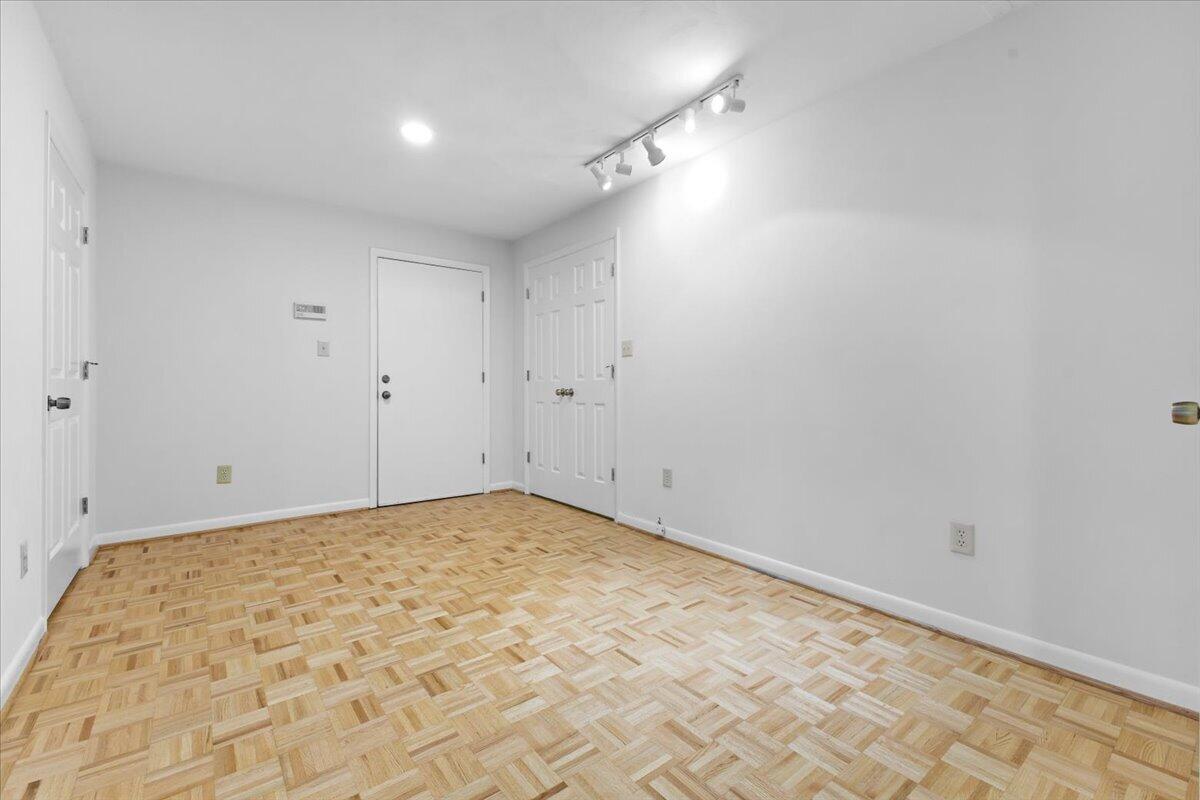 5751 Cox Hopkins Road Roanoke, VA 24014 - Photo 39 of 48 Lower Level Foyer