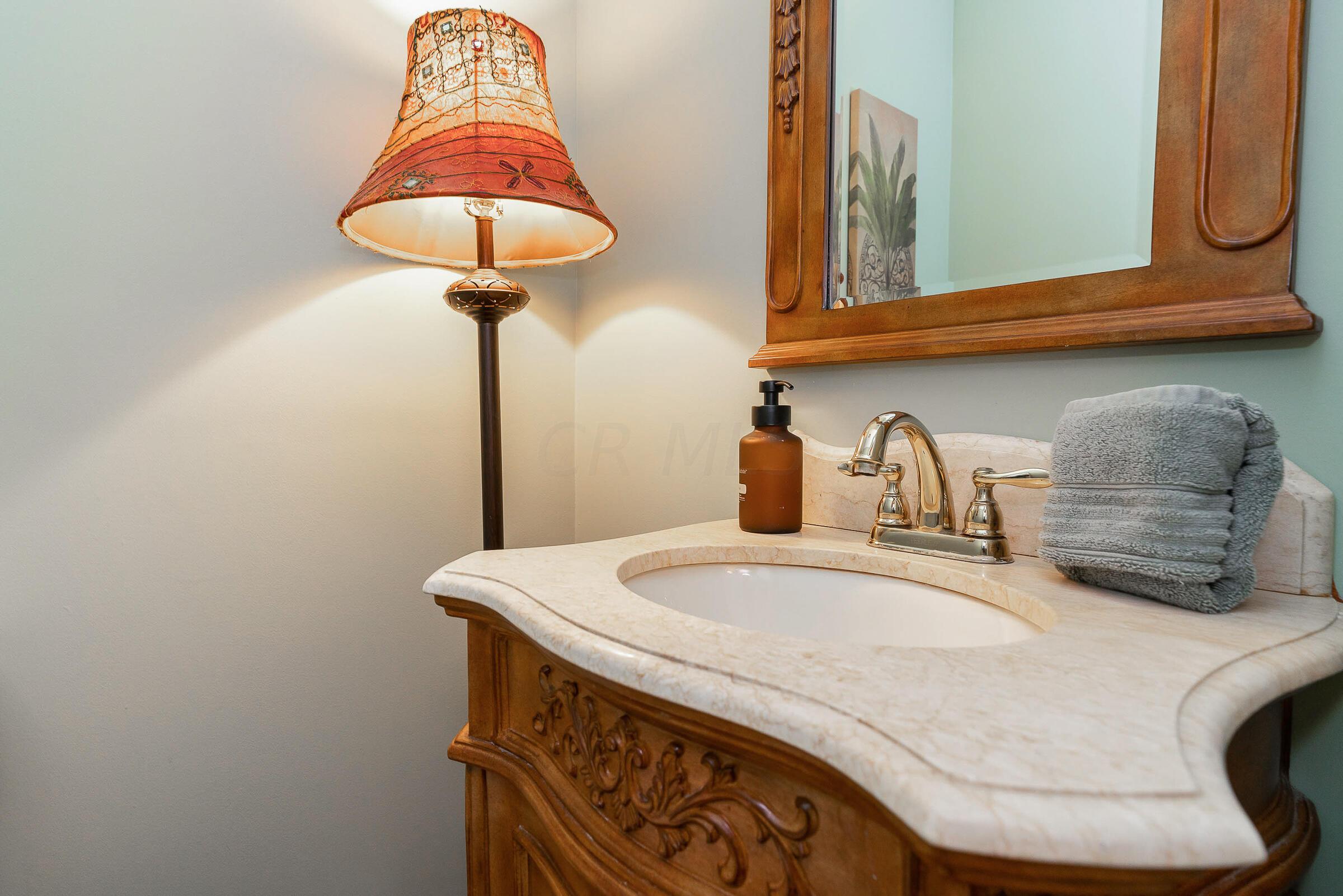 1653 Guilford Road Columbus, OH 43221 - Photo 17 of 43 Guilford half bath