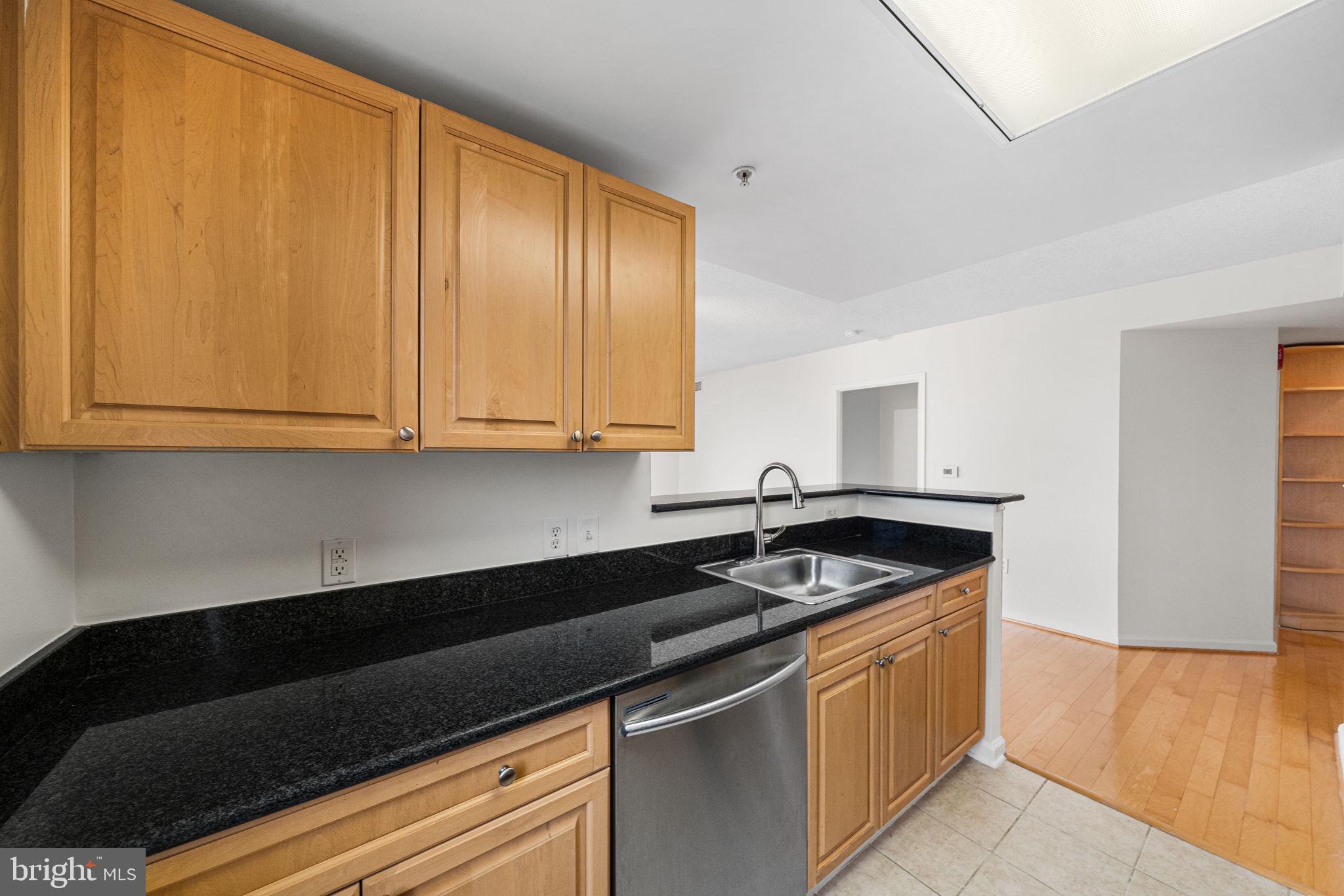 2726 Gallows Road, Unit 619 Vienna, VA 22180 - Photo 8 of 26