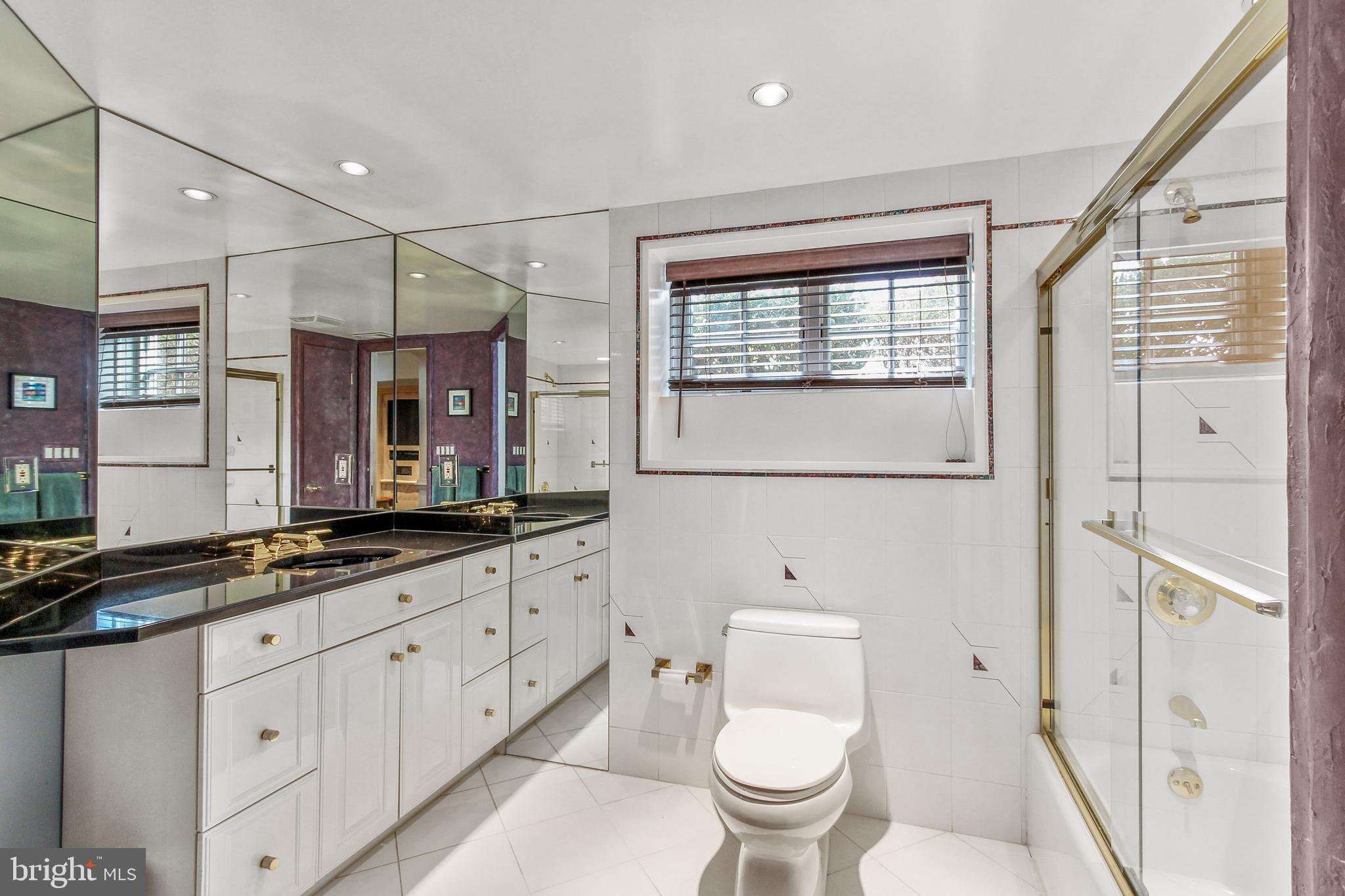 3430 Birch Hollow Road Baltimore, MD 21208 - Photo 15 of 30 Bathroom