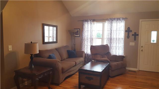 510 North Harris Road Portland, TN 37148 - Photo 2 of 11 a living room with furniture and a window
