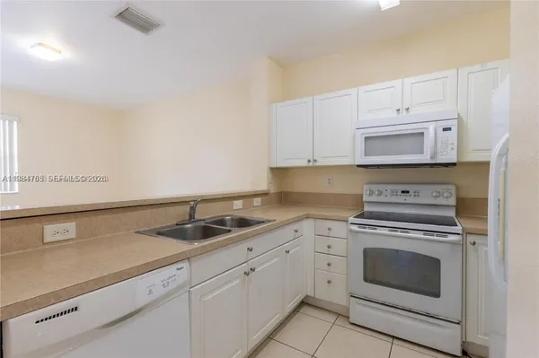 $2,000 | 1490 Northeast 33rd Road, Unit 10118, Homestead, FL 33033