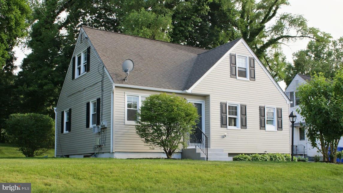 28 Ridgley Street Mount Holly, NJ 08060 - Photo 2 of 26