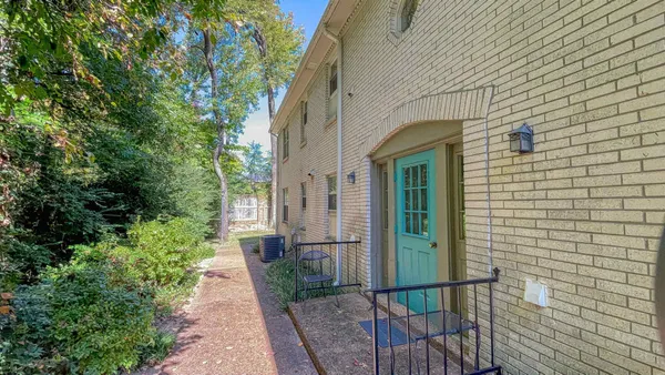 $179,900 | 273 West Central Park Street, Unit 1, Memphis, TN 38111