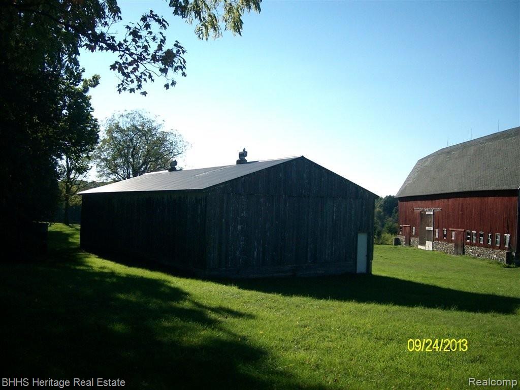 2881 East Cohoctah Road Howell, MI 48855 - Photo 9 of 16 2881 POLE BARN.jpg