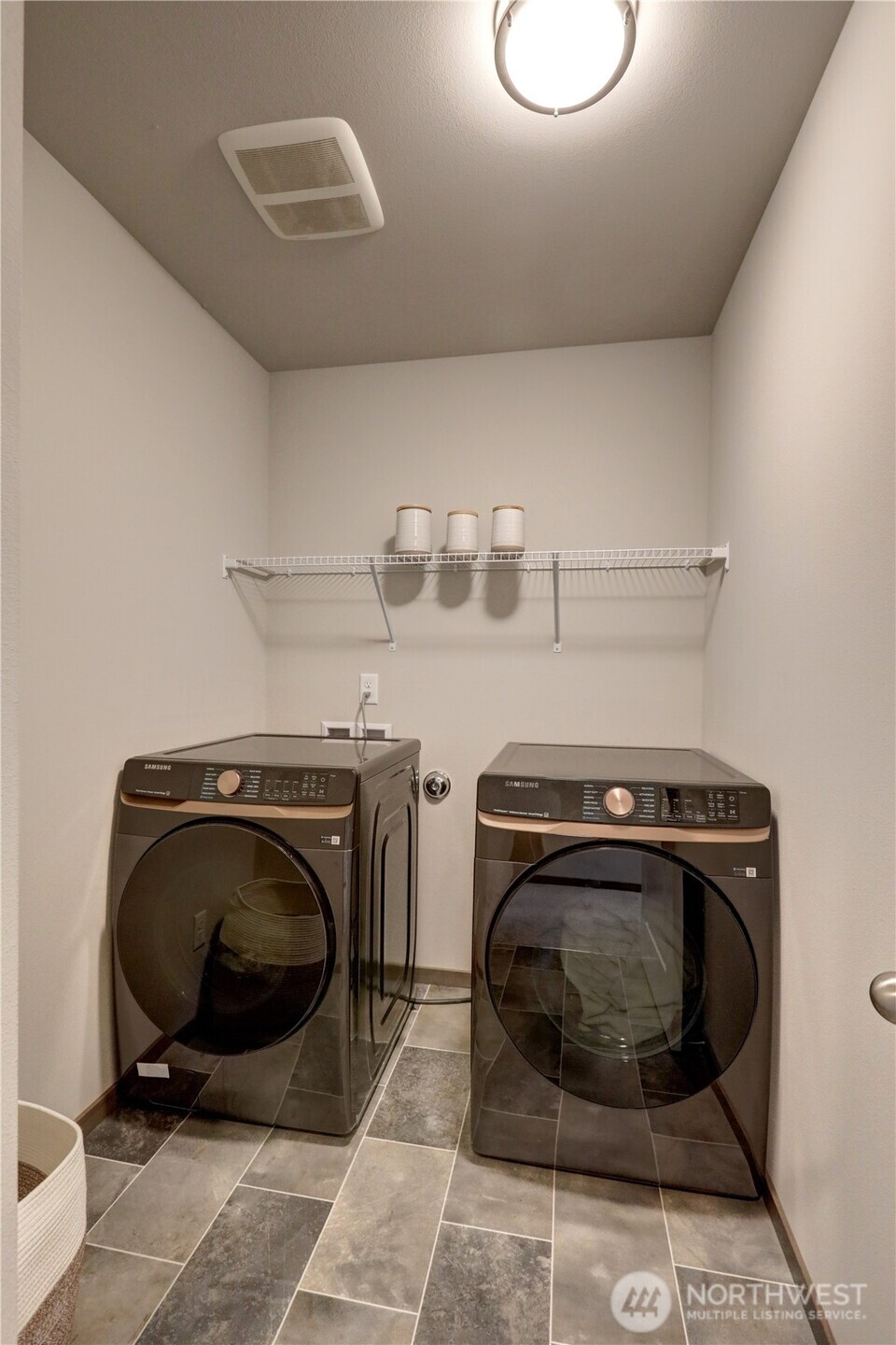 5154 Granger Street Bremerton, WA 98312 - Photo 23 of 26 a utility room with dryer and washer