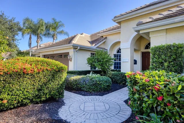 $895,000 | 6923 Cumberland Terrace, University Park, FL 34201