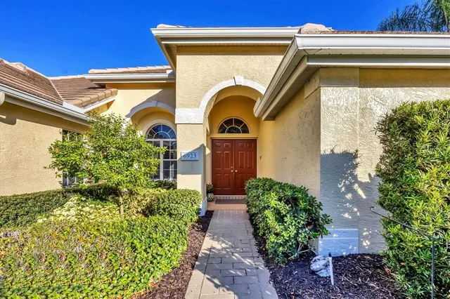 $895,000 | 6923 Cumberland Terrace, University Park, FL 34201