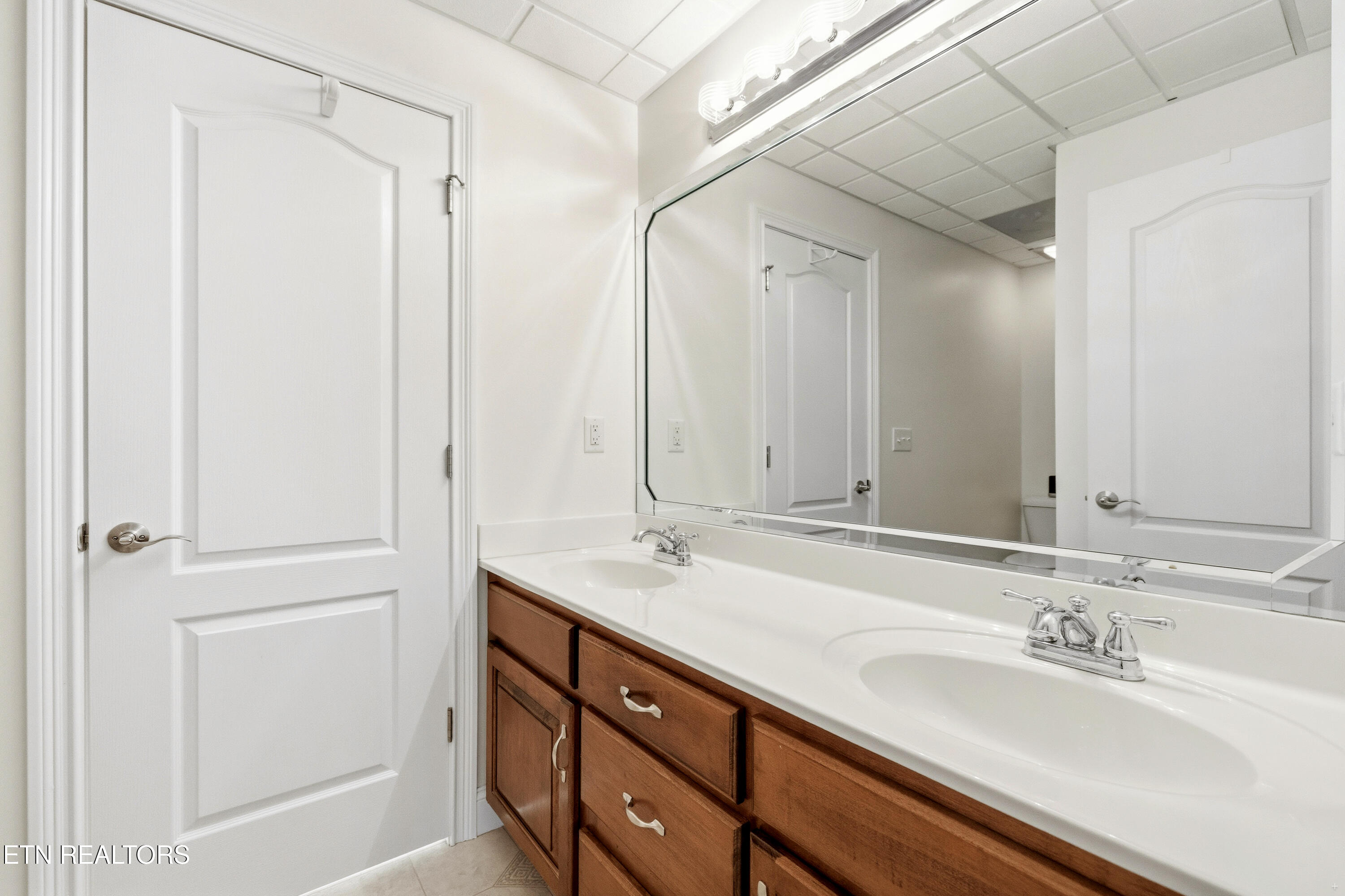 127 Ridgeland Lane Sharps Chapel, TN 37866 - Photo 38 of 52 Full bath down
