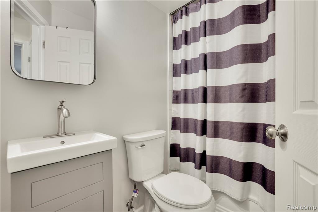 22444 Kelly Road, Unit 11 Eastpointe, MI 48021 - Photo 8 of 13